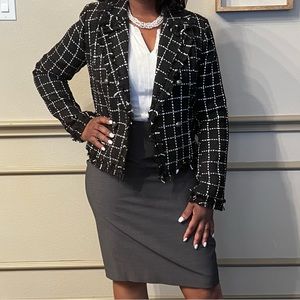 Classic and chic black & white tweed jacket